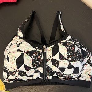 36DDD Sports Bra VS Zip Up